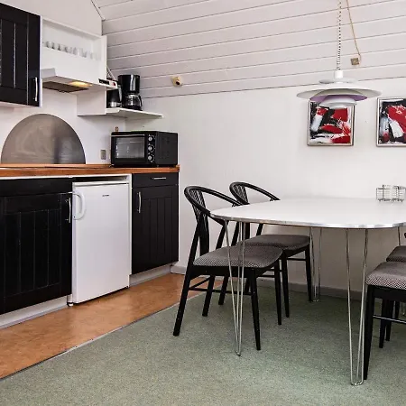 Apartment 4 Person In R M *