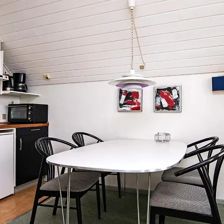 Apartment 4 Person In R M *