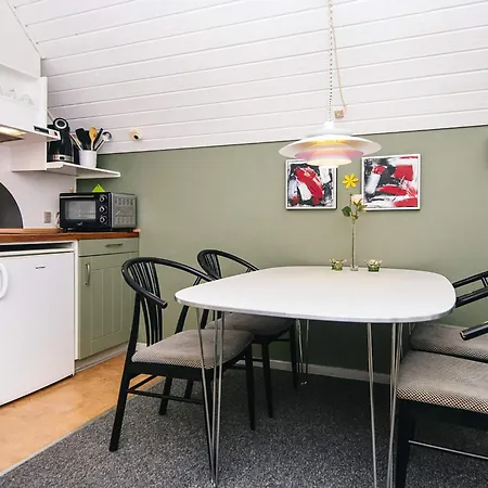 Apartment 4 Person In R M *