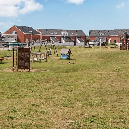 4 Person In Romo-by Traum