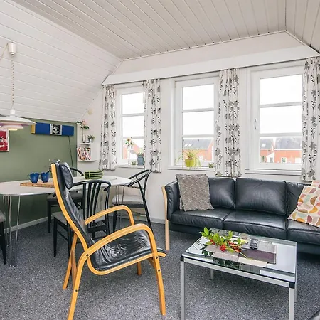 4 Person In Romo-by Traum *