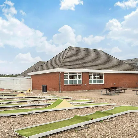 4 Person In Romo-by Traum *