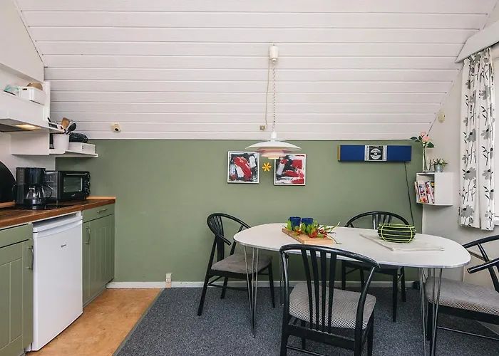 4 Person In Romo-by Traum *