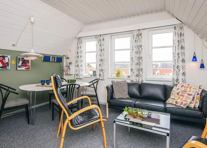 4 Person In Romo-by Traum *