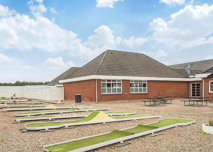 4 Person In Romo-by Traum *